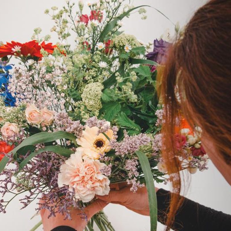 Veldboeket met zomerse kleuren